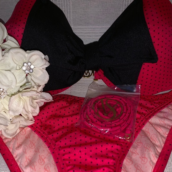 Victorias Secret Bikini - Picture 2 of 6